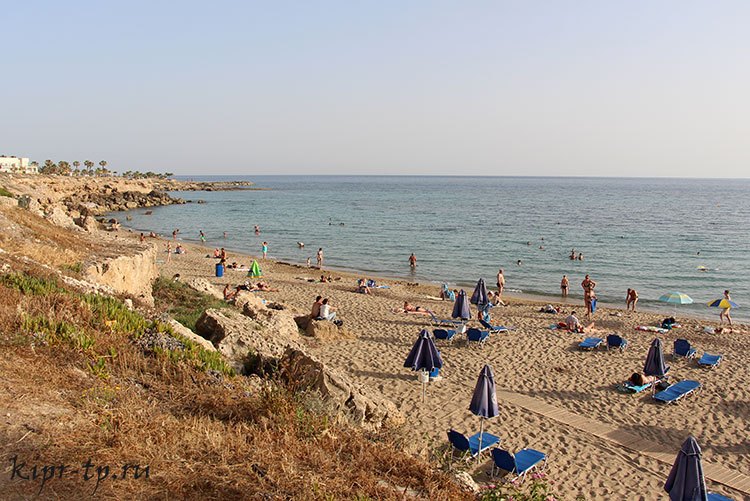 Песчаный пляж в Пафосе