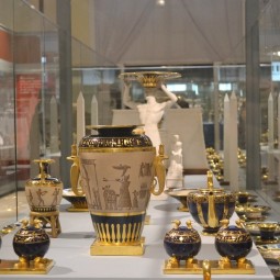 Выставка «Страницы истории. К 100-летию Музея керамики»