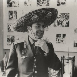 Выставка «Backstage звездных героев в объективе В. Черединцева»