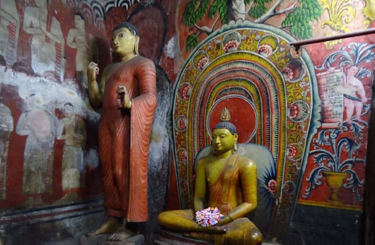 Скульптуры в пещере Дева Раджа, Дамбулла