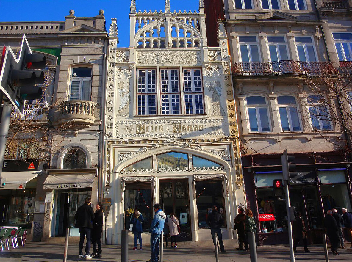 Livraria Lello – это красивейший исторический книжный магазин