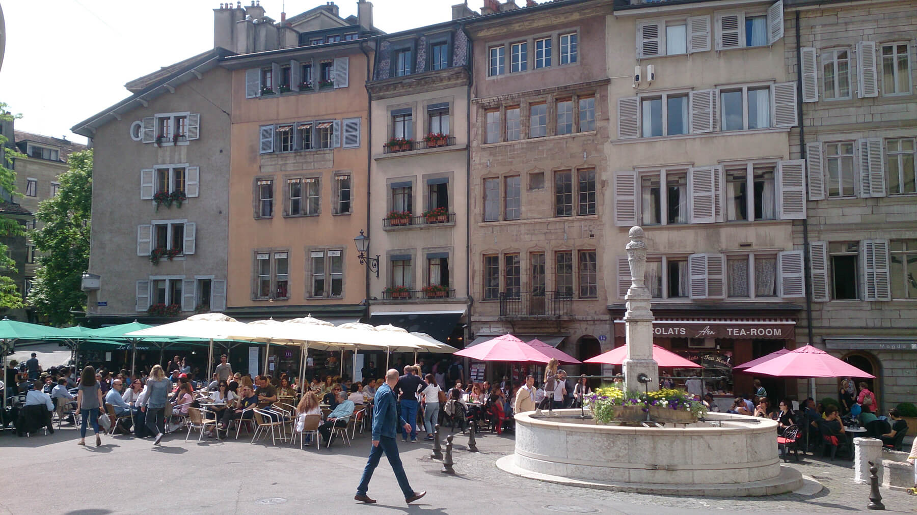 Кафешки вокруг площади Bourg du Four