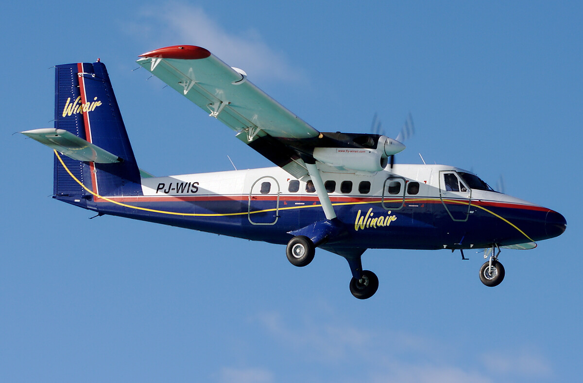Самолет компании Windward Islands Airways