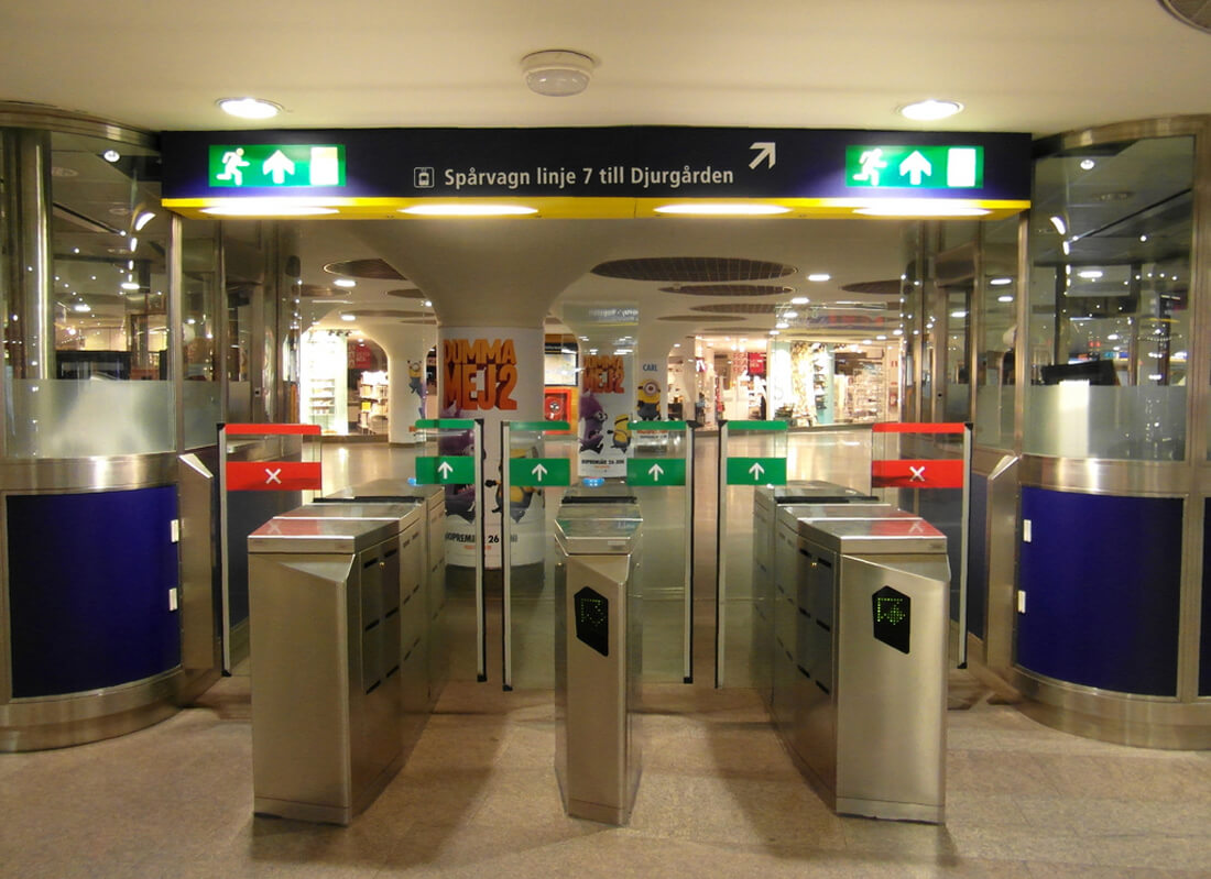 Вход в метро Стокгольма