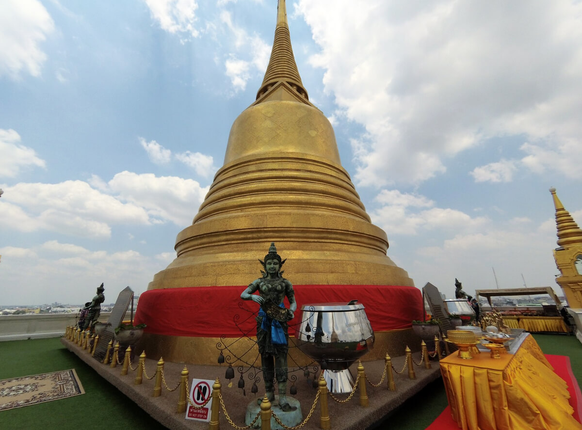 Позолоченная пагода