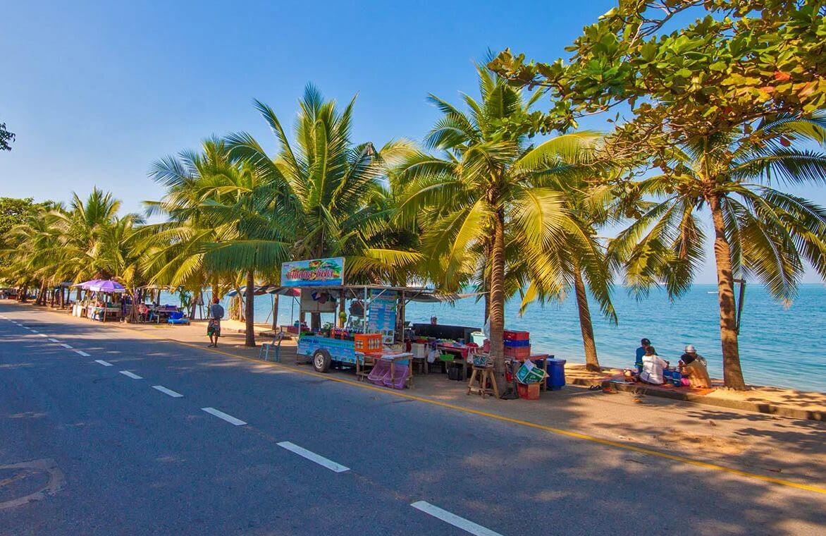 Паттайя можно купаться. Банг сарай Паттайя. Пляж Банг сарай. Пляж Банг саен Паттайя. Набережная района Банг сарай в Паттайе.