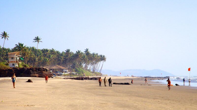 Местные жители на пляже Ашвем