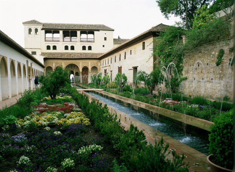 Комплекс Альгамбра с садами Хенералифе