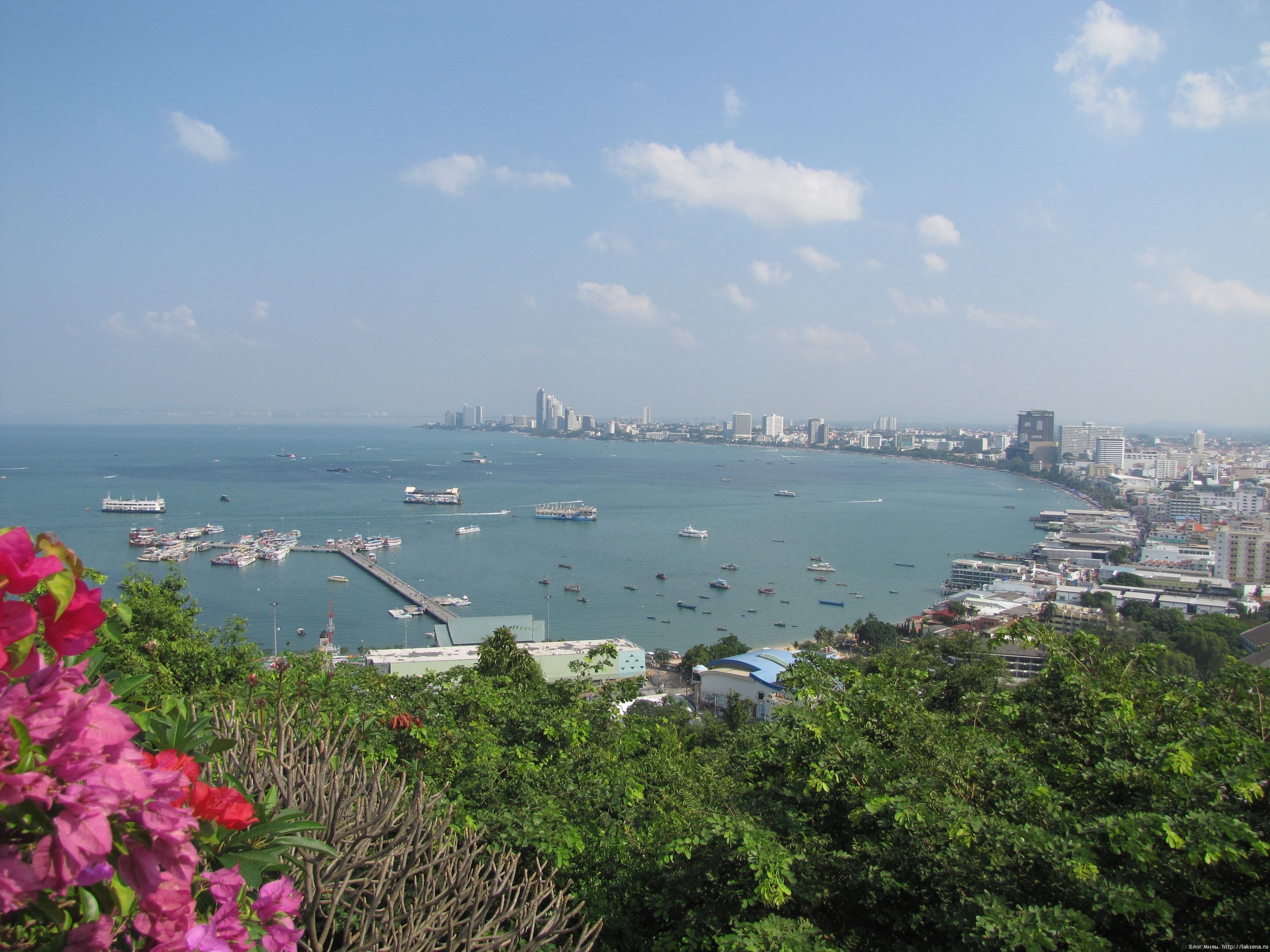 Pattaya. Холм Пратамнак Паттайя. Смотровая площадка Паттайя. Тайланд Пратамнак Хилл. Пратамнак Хилл в Паттайе Главная смотровая площадка.