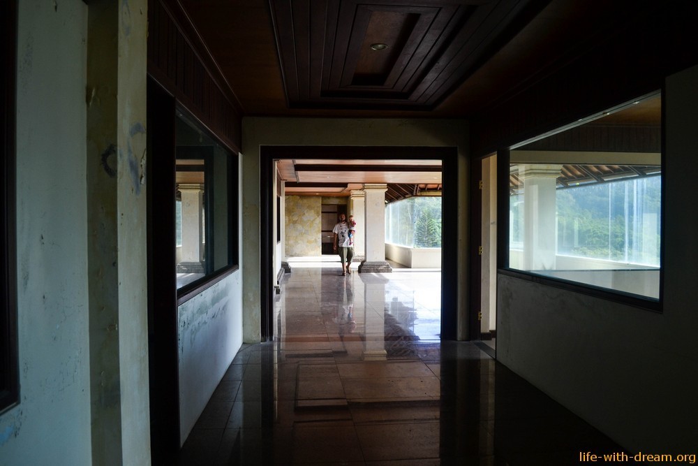 Заброшенный отель на Бали за сто миллионов долларов