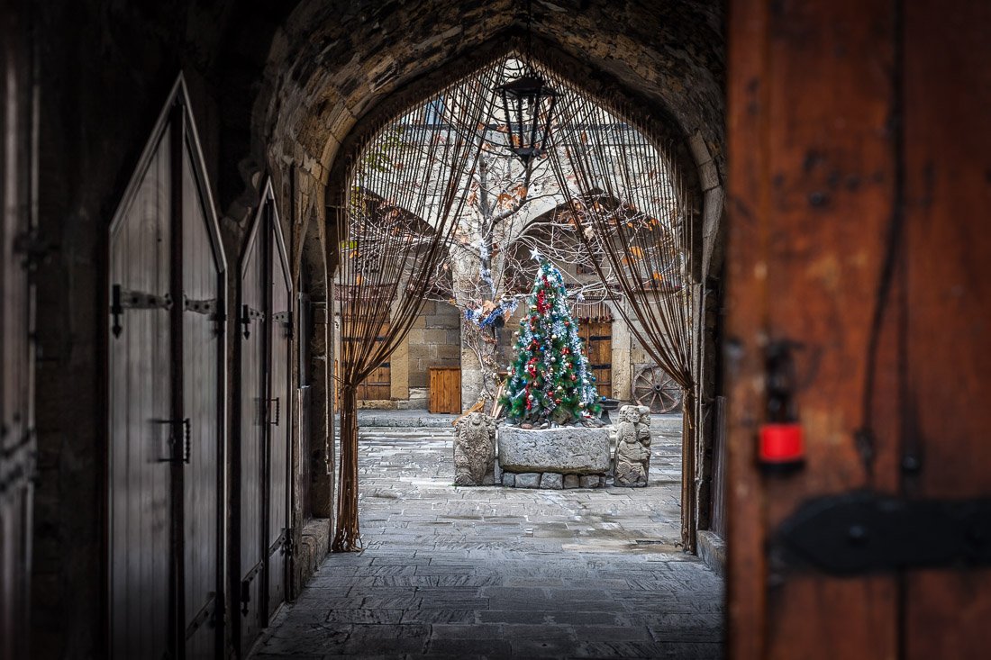 Один из входов в Караван Сарай в Старом Городе в Баку
