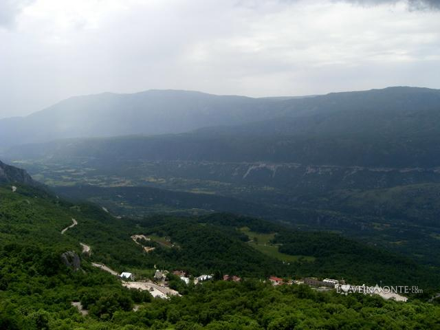 Вид на нижний монастырь Острог