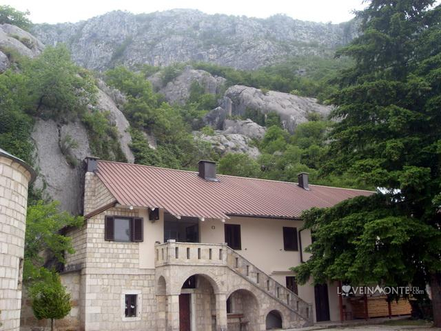 Нижний монастырь Острог