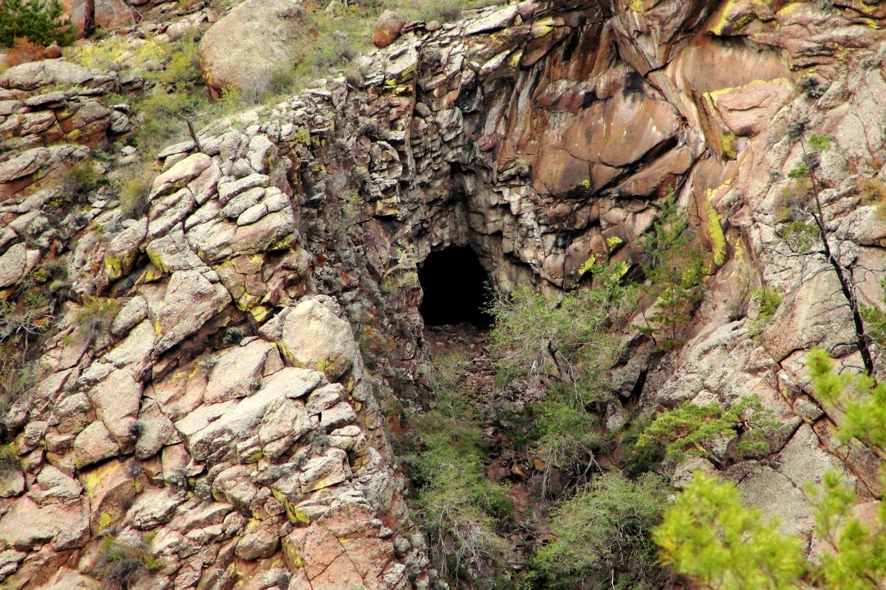 Одна из пещер Меркитской крепости