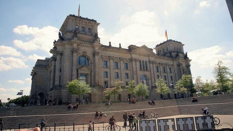 Здание Рейхстага, здесь заседает Бундестаг - парламент ФРГ