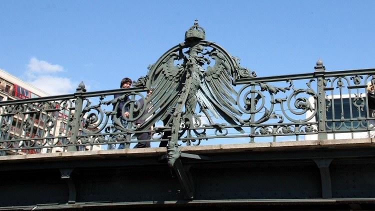 Прусский орел на ограде моста