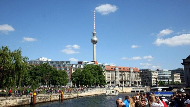 Берлинская телебашня (высота 368 метров)