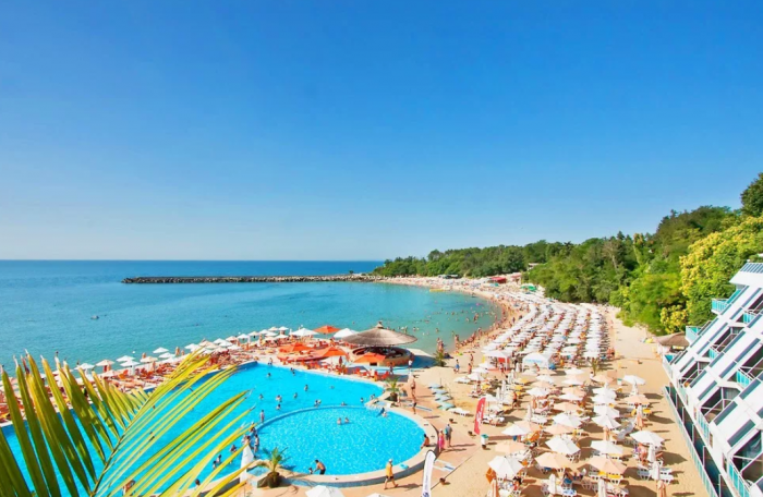 Курорты за границей, где в июне тепло и можно купаться на море
