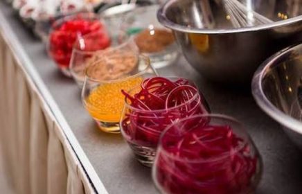 Кулинарный мастер-класс по приготовлению спагетти и молекулярной яичницы с салом и кетчупом