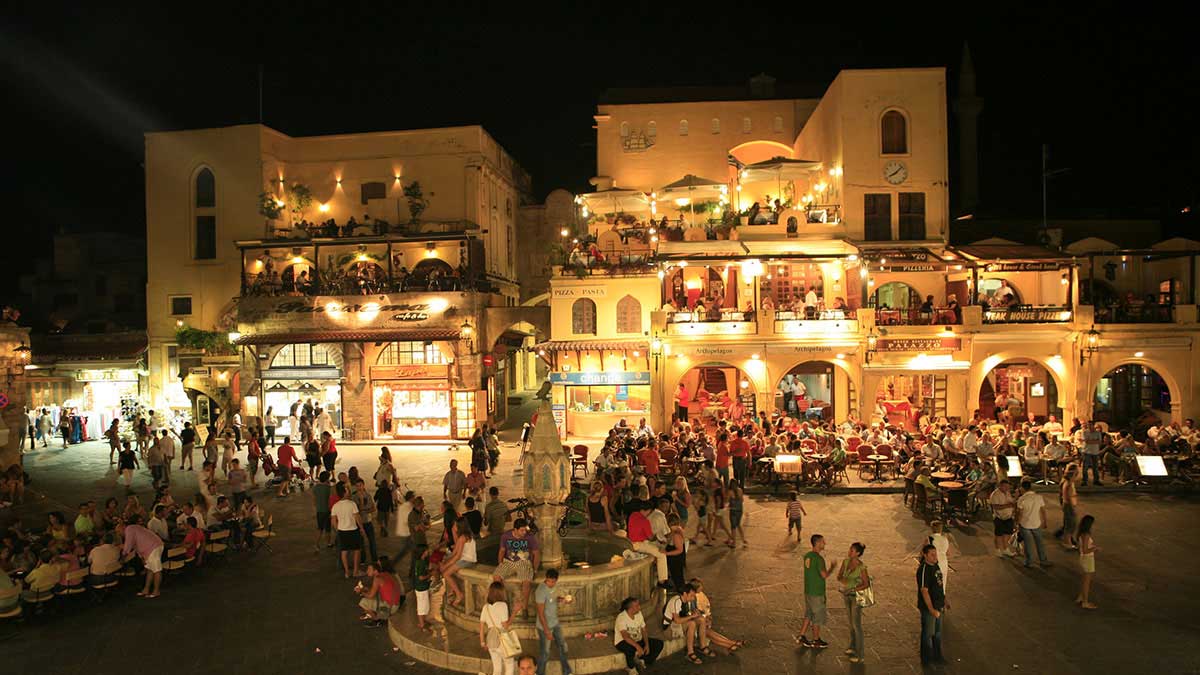 Ночной Старый город на острове Родос