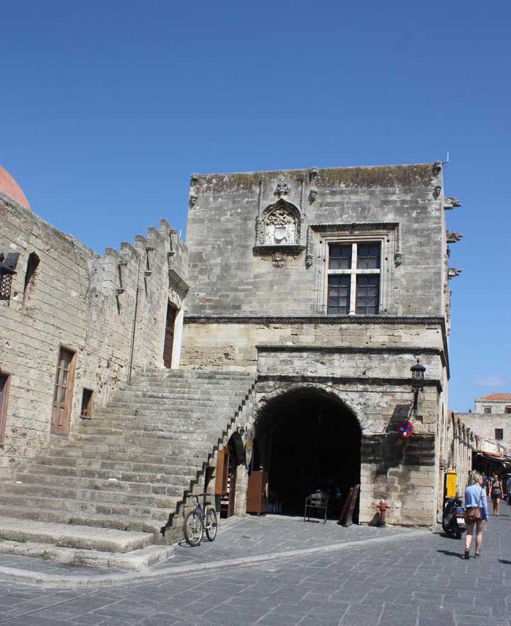 Здание суда Кастеллания в Старом городе на острове Родос