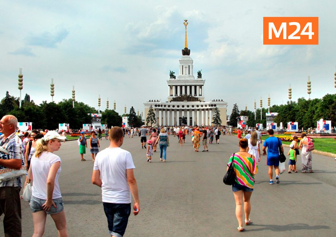 Завтра в москве куда. Московские недели ВДНХ. ВДНХ В Москве сейчас девочка. Дождь ВДНХ сейчас. ВДНХ В Москве много ли народу в выходные.