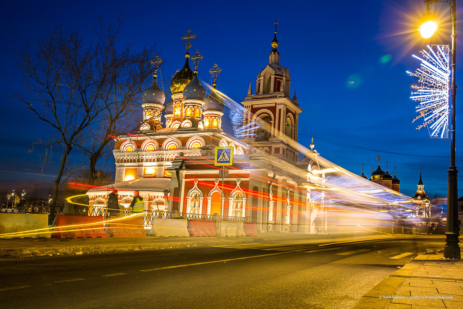 Улица варварка. Храм Георгия Победоносца Москва Зарядье. Москва ночная Варварка. Парк Зарядье Варварка ночь. Улица Варварка в Москве ночью.