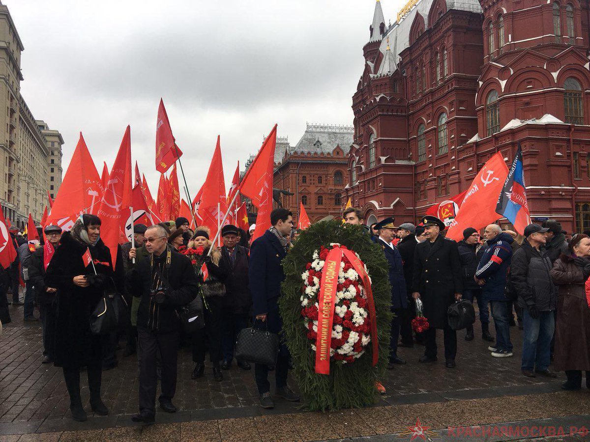 Как проходят красные дни. КПРФ возложение цветов. КПРФ красная Москва. Коммунисты Москвы. Возложение цветов красная площадь Коротицкий.