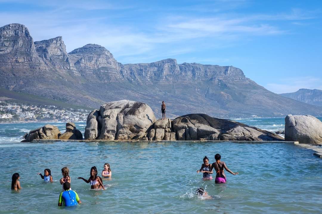 South cove. Кэмпс Бэй Кейптаун. Пляж Кампс Бэй ЮАР. Кейптаун район Camps Bay.