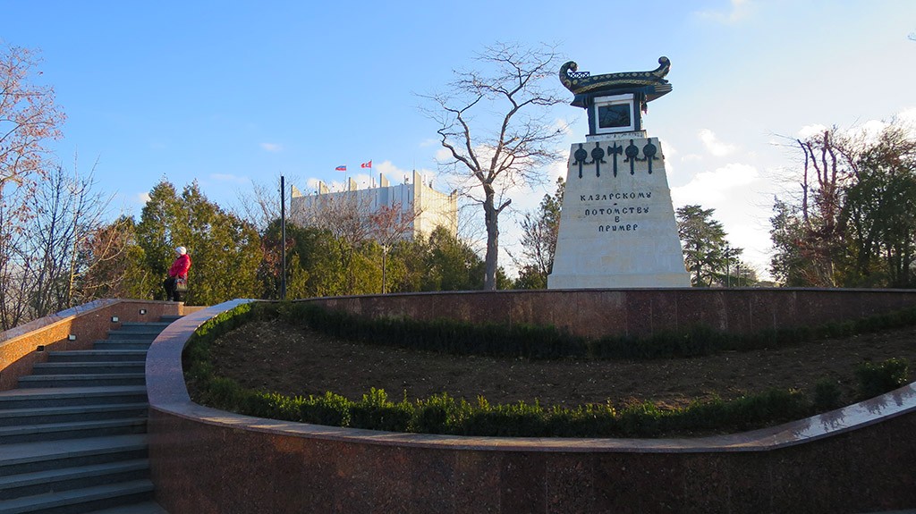 Памятник Казарскому - потомству в пример