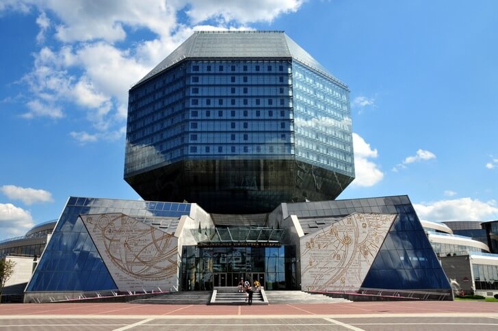 4xUFLDOxbsE Минск — столица Республики Беларусь.