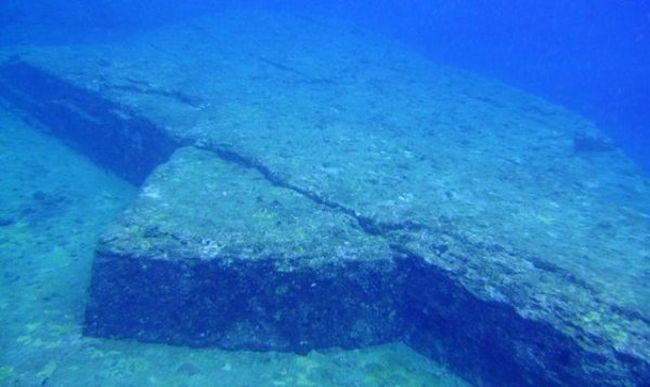 Подводные пирамиды у острова Йонагуни. Япония Подводные пирамиды у острова Йонагуни. Япония