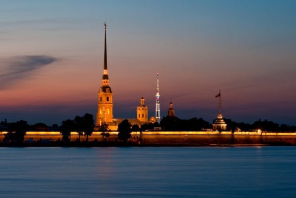 Вид на Петропавловский собор в Санкт-Петербурге