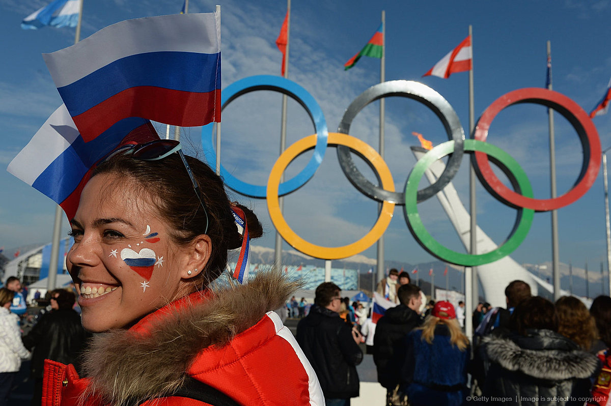 Несколько олимпиад. Олимпиада зимняя 2014г. День Олимпийских игр в России. Олимпийские игры праздник. Демонстрация Олимпийских игр.