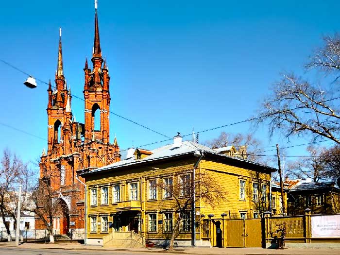 Усадьба Толстого и Католический костел на ул.Фрунзе в Самаре
