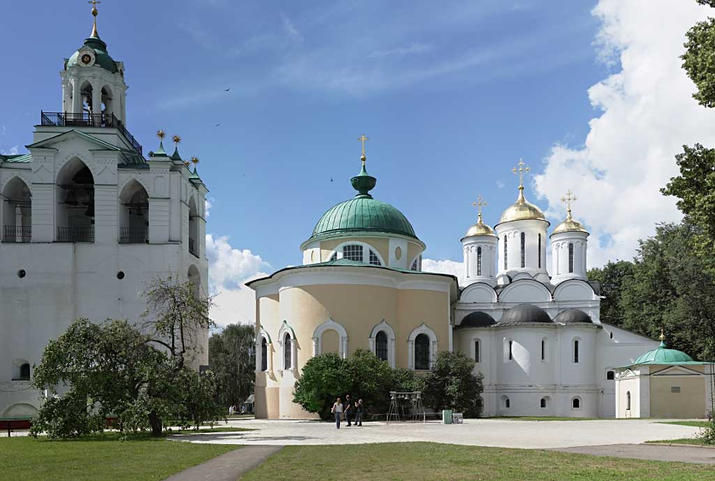 На территории Спасо-Преображенского монастыря