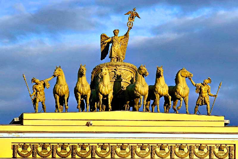 Колесница Славы над Триумфальной аркой Главного штаба