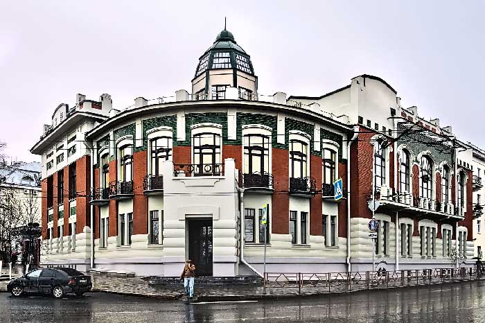 Здание Общественного собрания, ныне Военно-исторический музей на Чапаевской площади