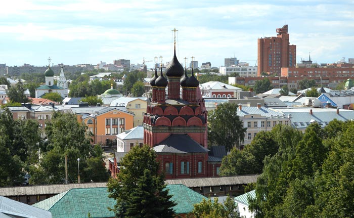 Вид на современный Ярославль с вершины Колокольни