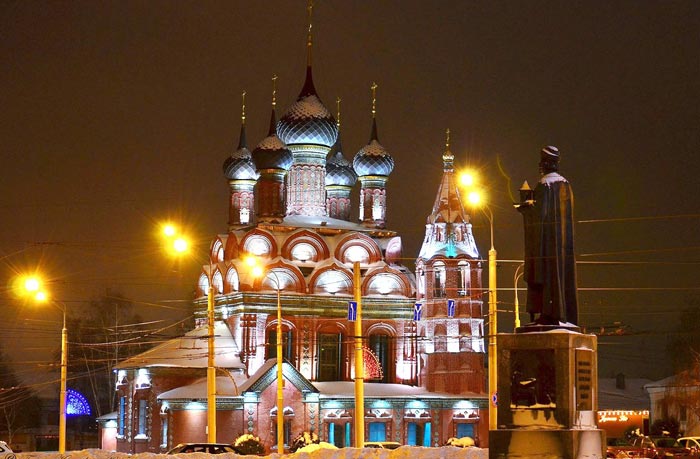 Богоявленская церковь и Памятник Ярославу Мудрому