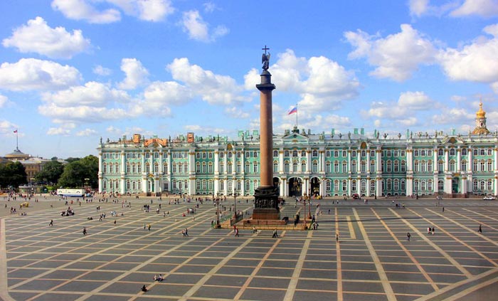 Зимний дворец на Дворцовой площади Санкт-Петербурга