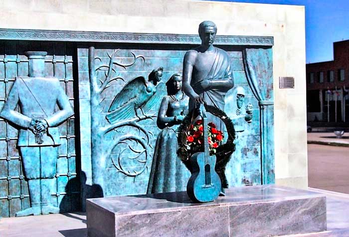 Памятник В.Высоцкому в городе Самара