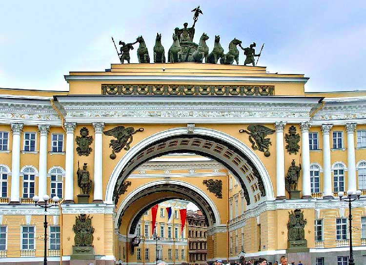 Триумфальная арка на Дворцовой площади