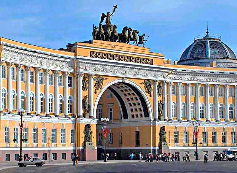 Триумфальная арка здания Главного штаба на Дворцовой площади