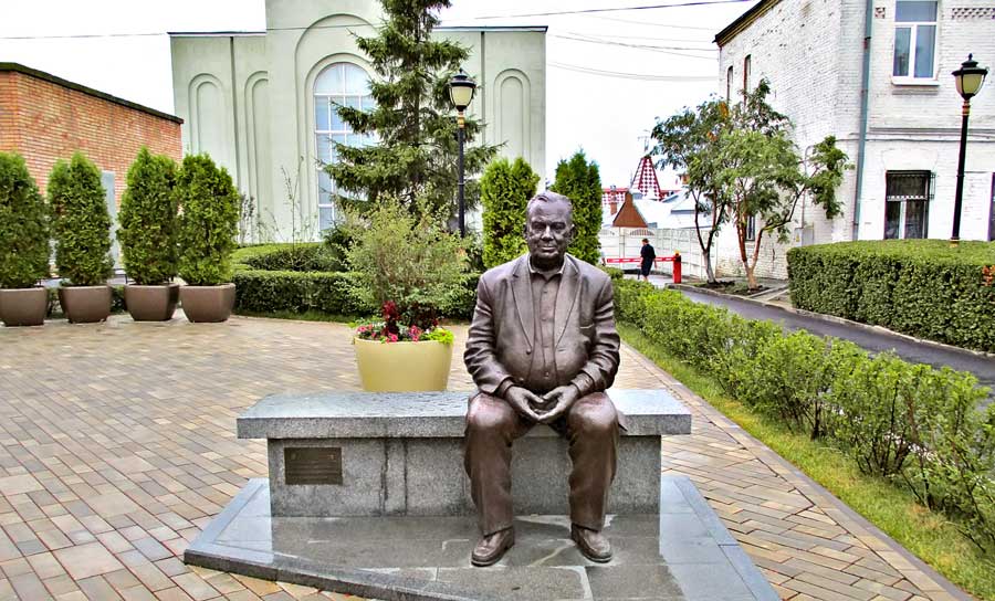 Памятник Э.Рязанову в Сквере на улице Фрунзе в Самаре