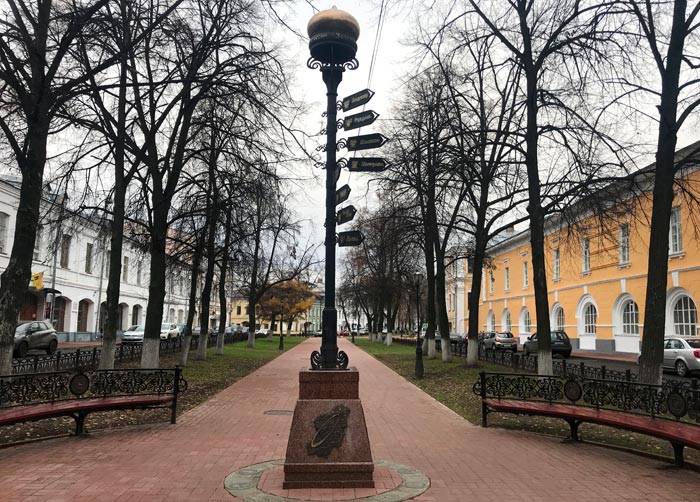 Памятный знак Нулевого километра Золотого кольца на Воскресенском бульваре