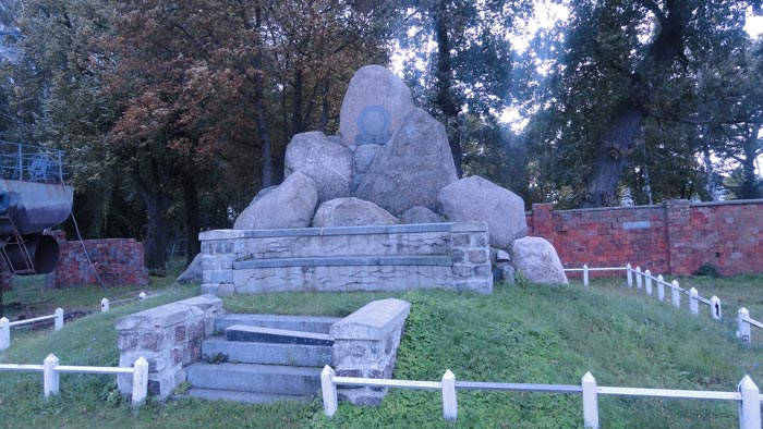 Памятный знак Г. Хагену на Русской набережной