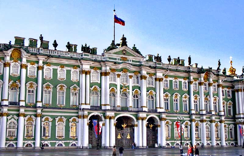 Арки Зимнего дворца с Дворцовой площади