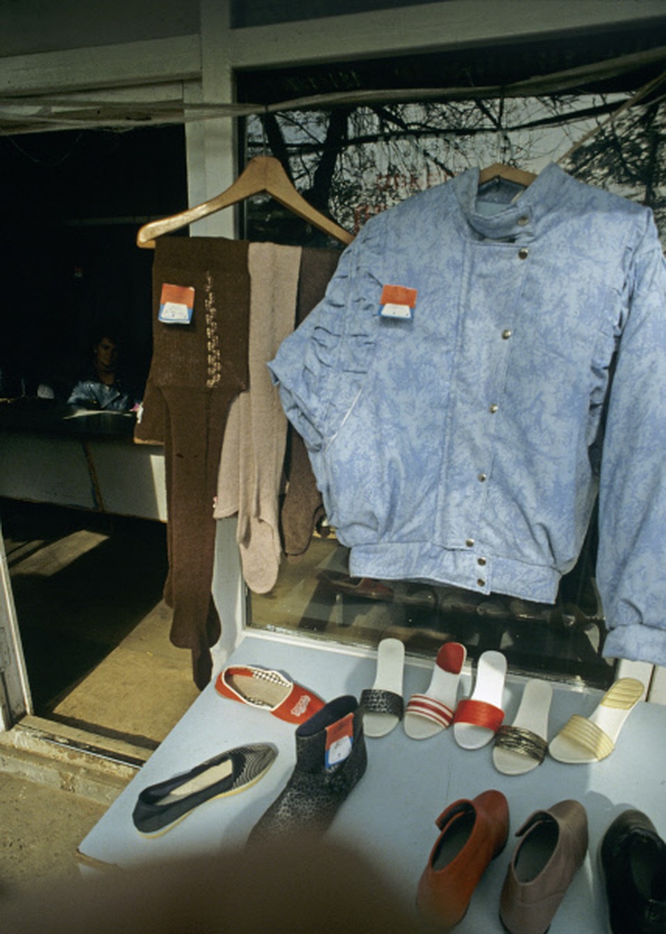 Мода на джинсы-«варенки» пришла в СССР еще в 80-х, а в начале 90-х достигла своего пика. Фото - 1989 год. Фото: РИА Новости