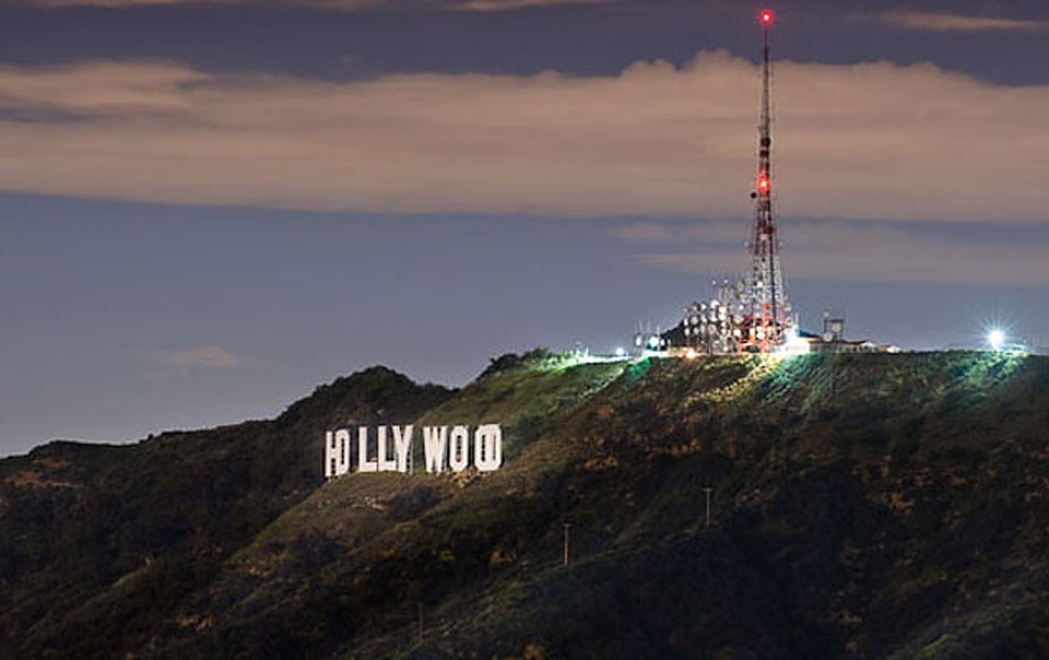 Знак Hollywood расположен на южном склоне горы Маунт Ли. 